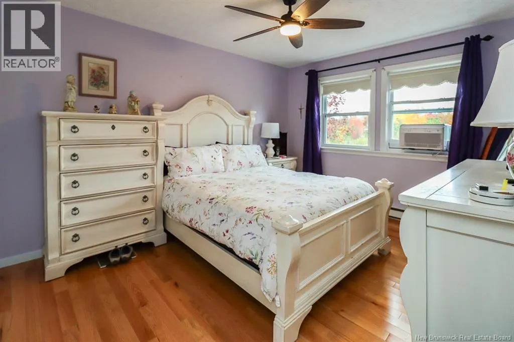 15 Hillsview Crescent