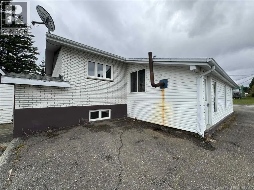 11 Rue De L'Ecole Street