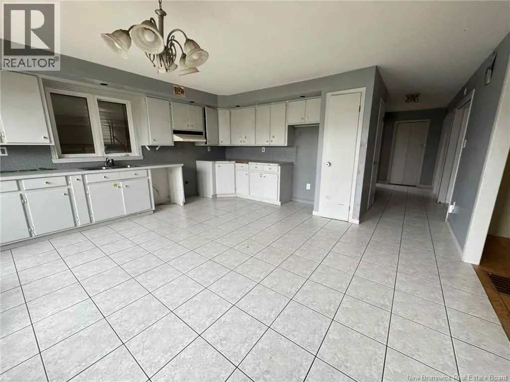 11 Rue De L'Ecole Street