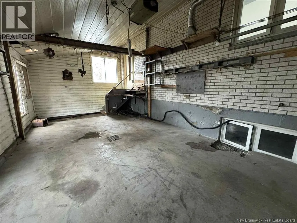 11 Rue De L'Ecole Street