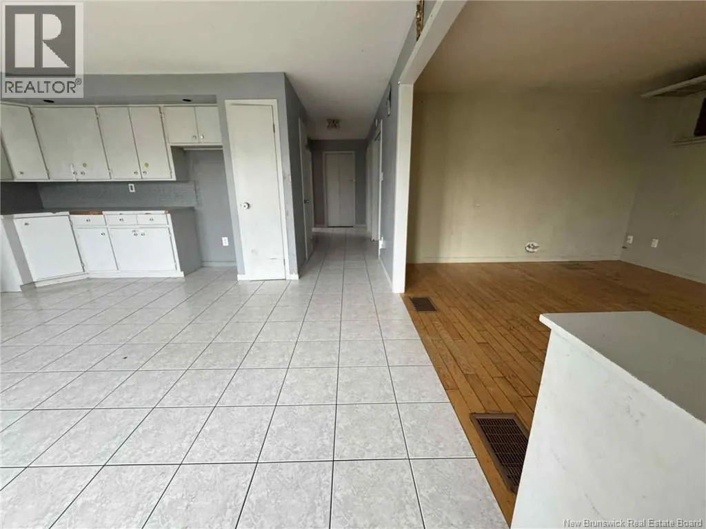 11 Rue De L'Ecole Street