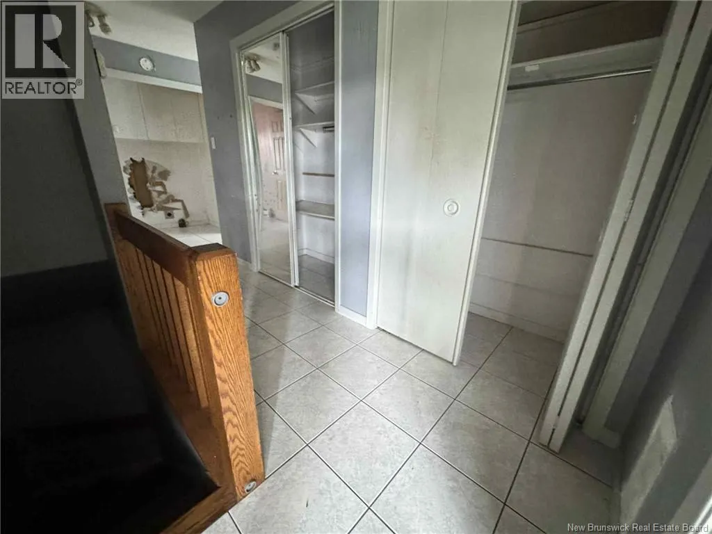 11 Rue De L'Ecole Street