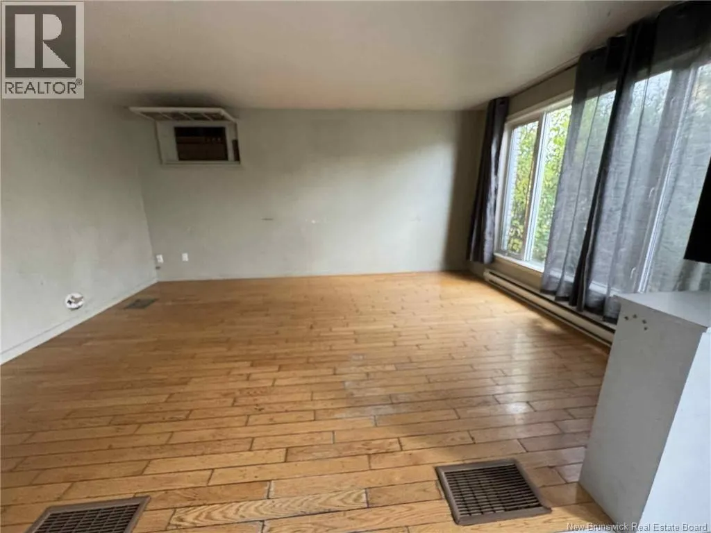 11 Rue De L'Ecole Street