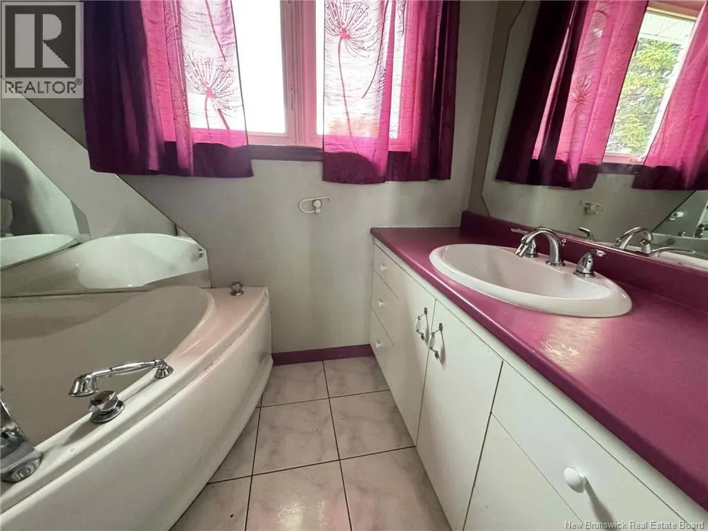 11 Rue De L'Ecole Street