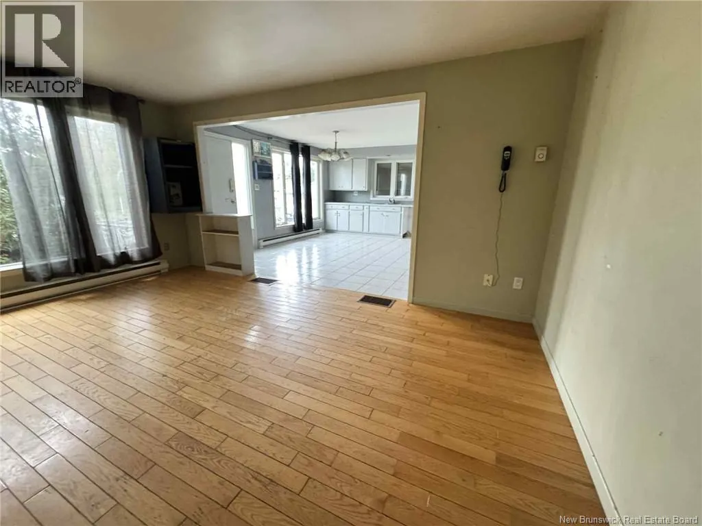 11 Rue De L'Ecole Street