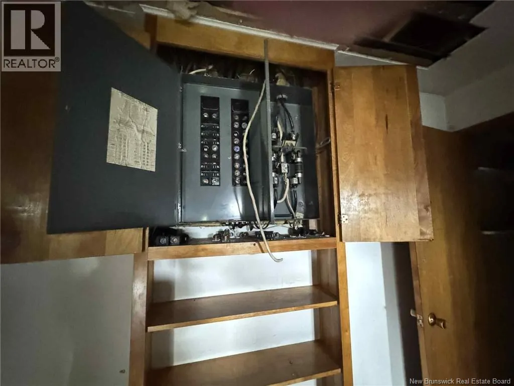 11 Rue De L'Ecole Street