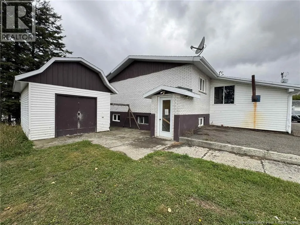 11 Rue De L'Ecole Street