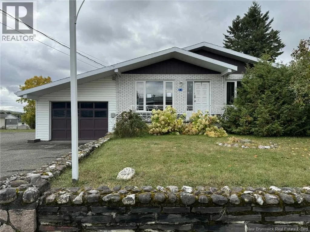 11 Rue De L'Ecole Street