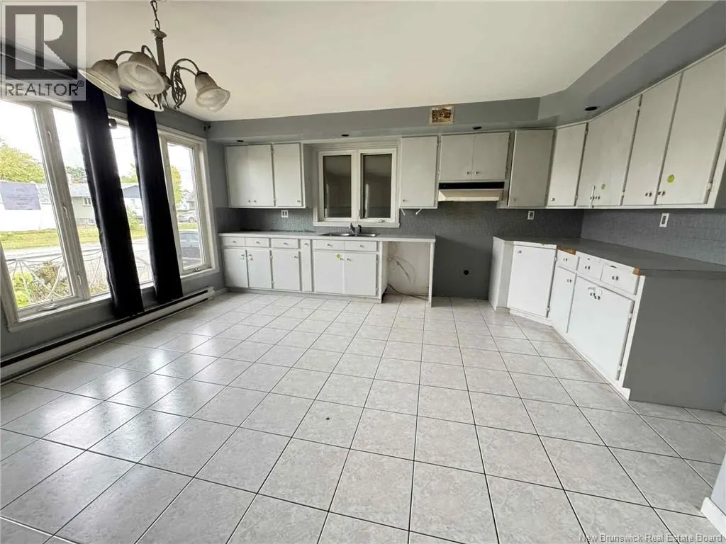 11 Rue De L'Ecole Street