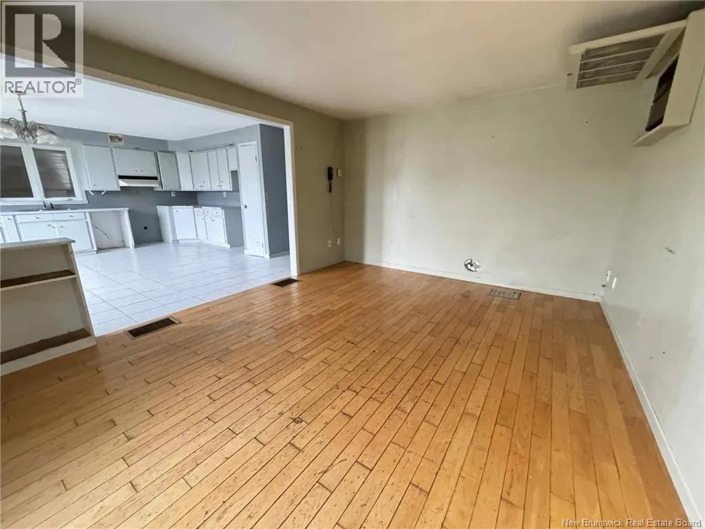 11 Rue De L'Ecole Street