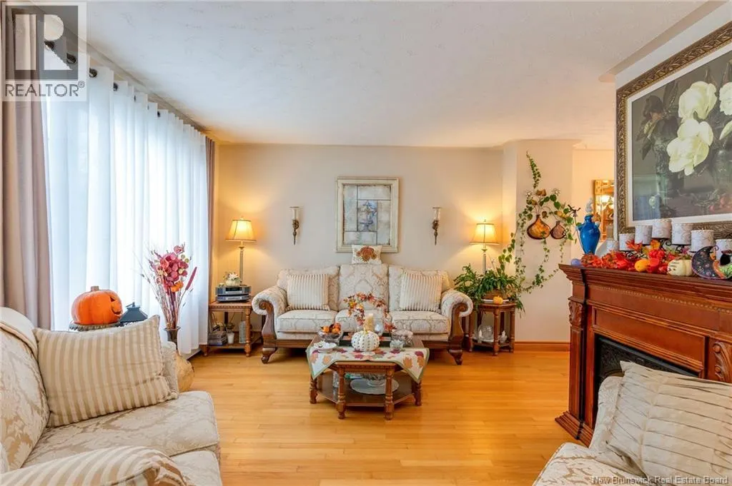 635-637 Michael Crescent