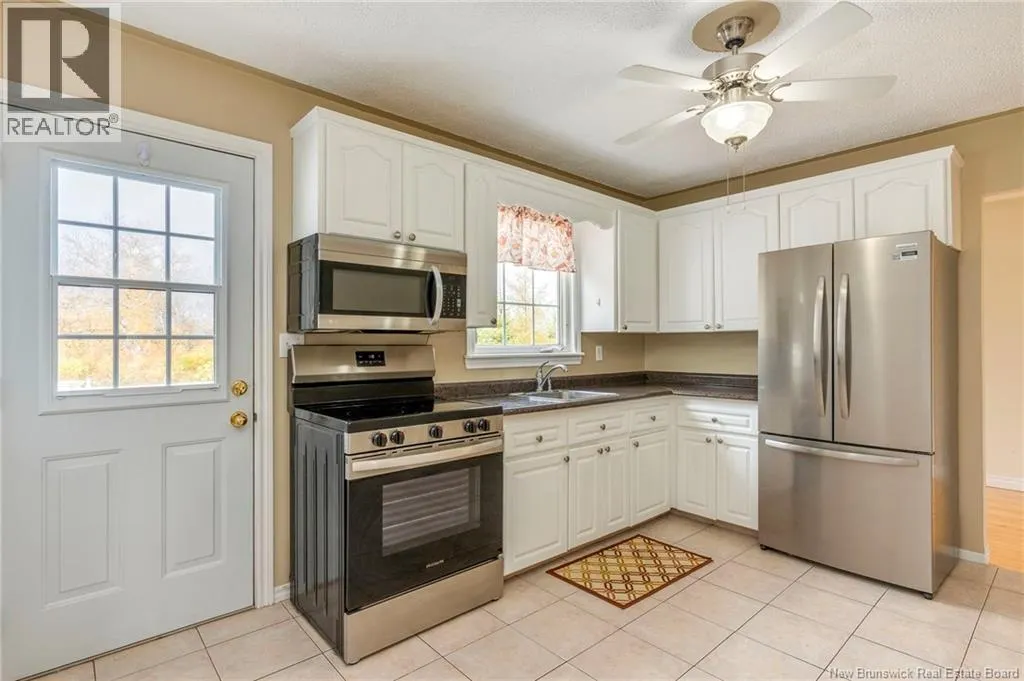 635-637 Michael Crescent