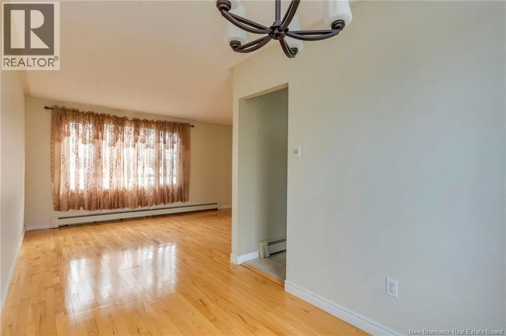 635-637 Michael Crescent