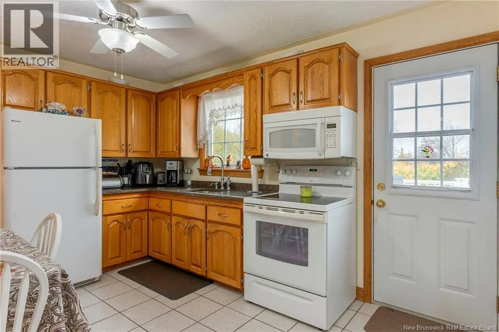 635-637 Michael Crescent