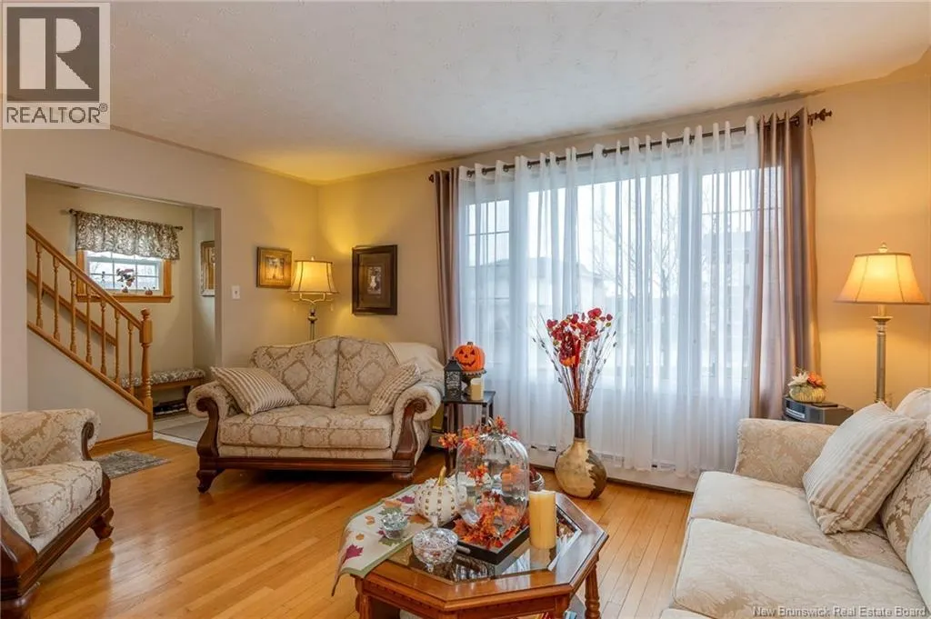 635-637 Michael Crescent