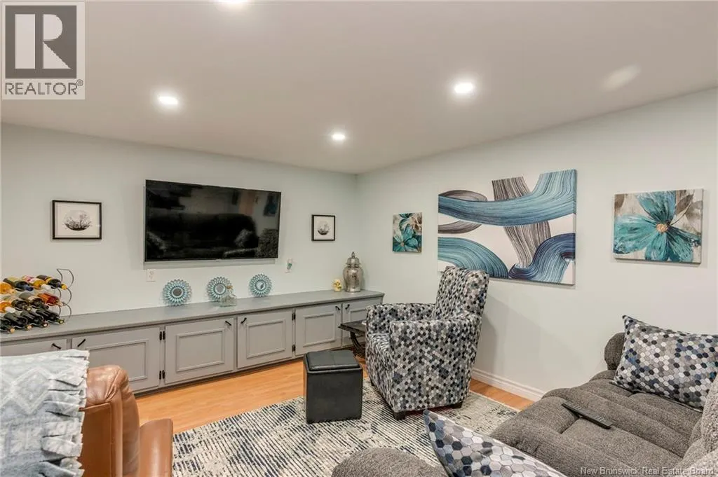 635-637 Michael Crescent