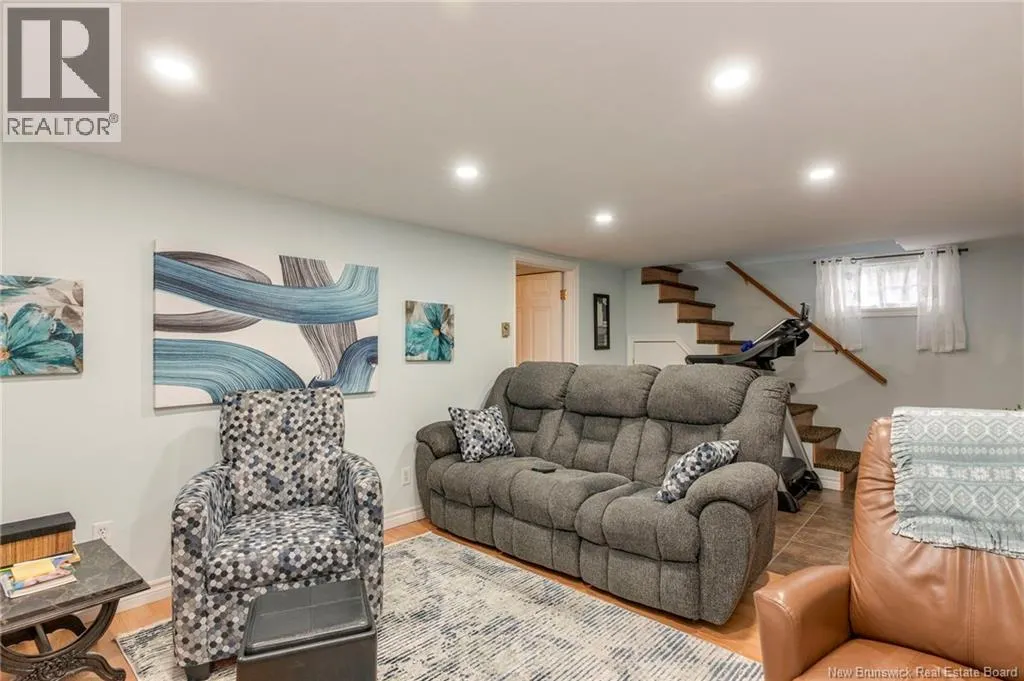 635-637 Michael Crescent