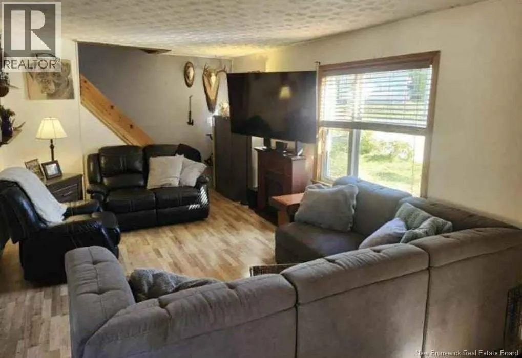 105 Beaverbrook Avenue