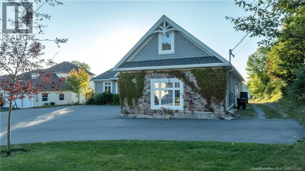1121 Kennebecasis Drive