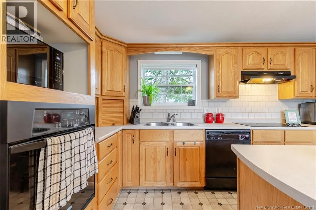 2 Wood Avenue
