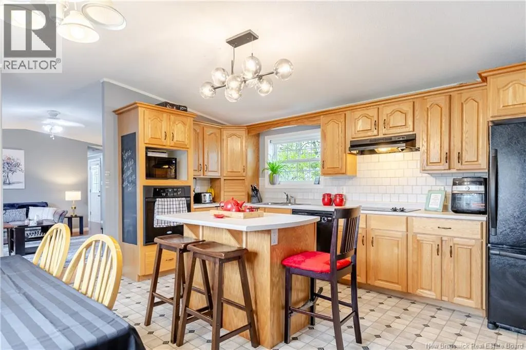 2 Wood Avenue