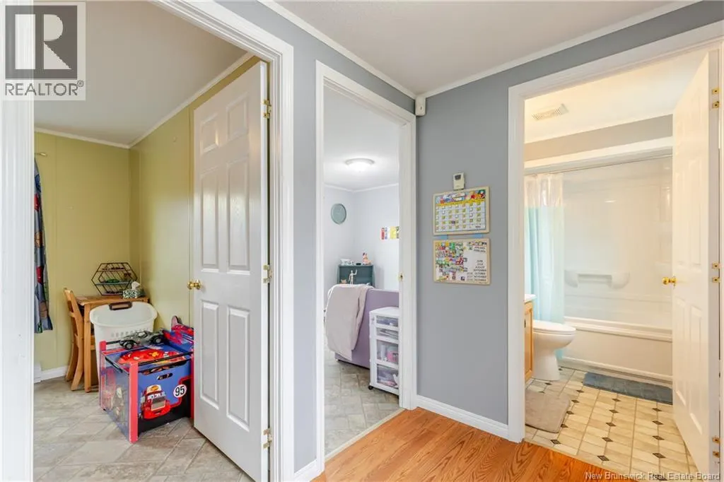 2 Wood Avenue