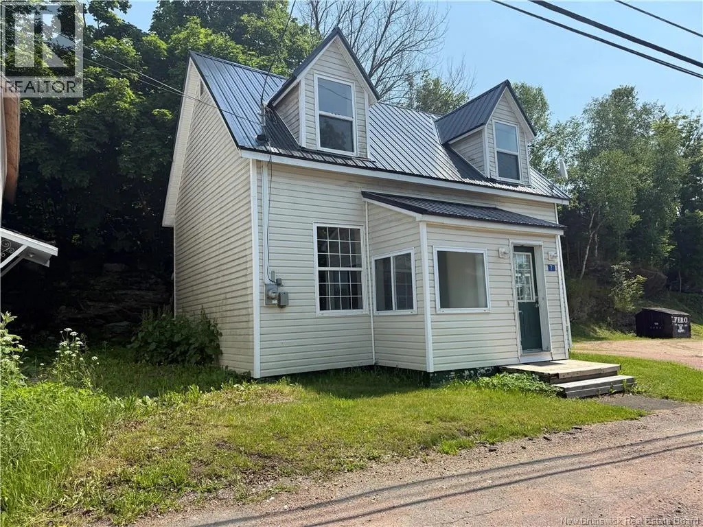 7 Woodlawn Road