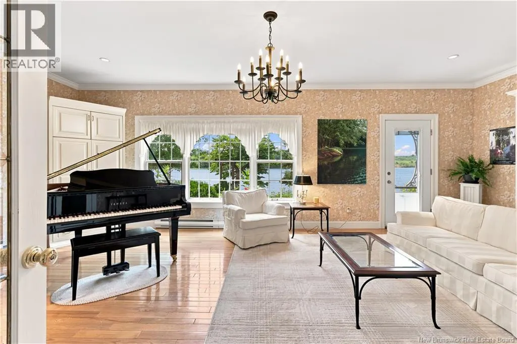 916 Riverside Drive