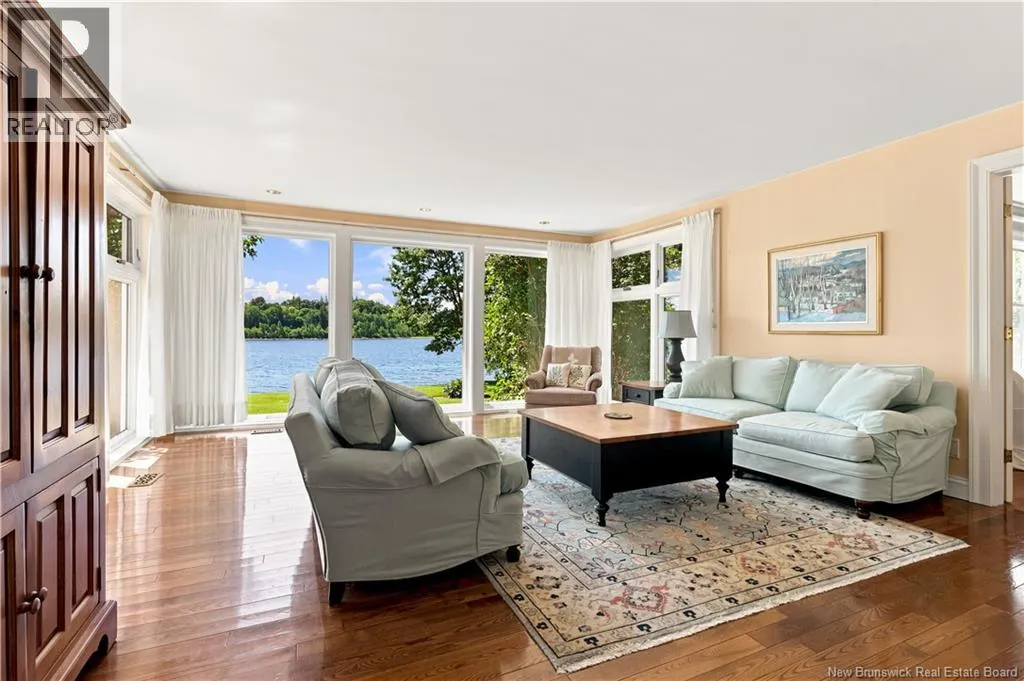 916 Riverside Drive
