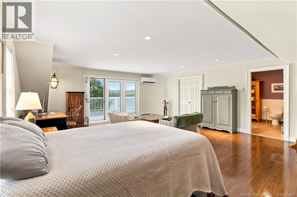 916 Riverside Drive