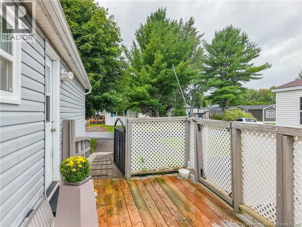8 Wood Avenue