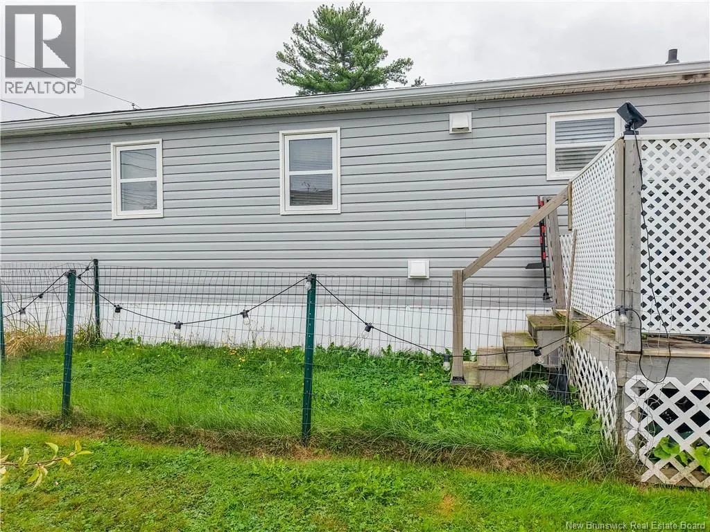 8 Wood Avenue
