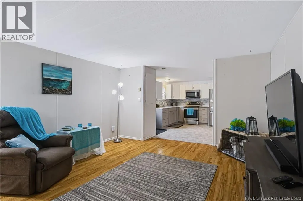 8 Wood Avenue