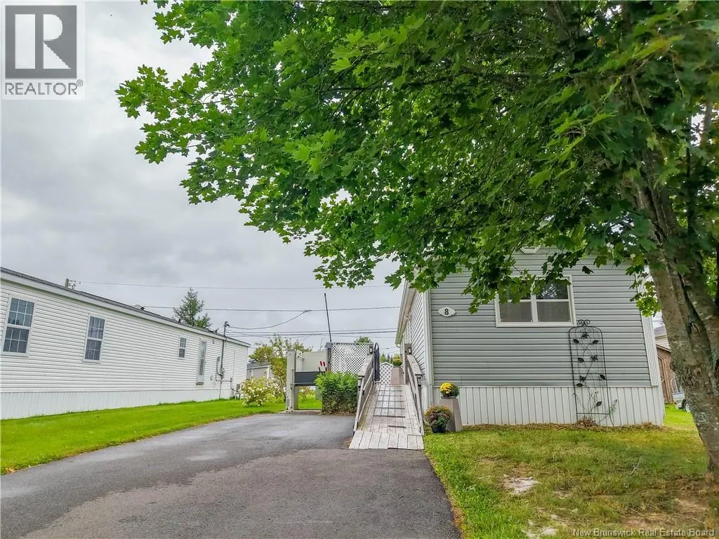 8 Wood Avenue