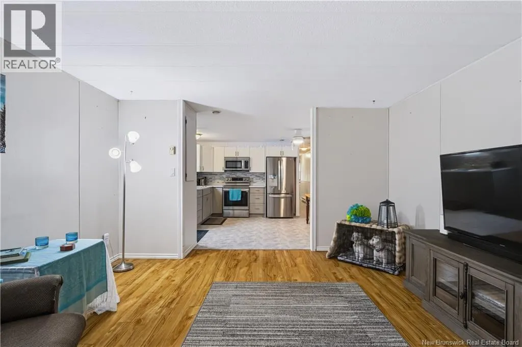 8 Wood Avenue