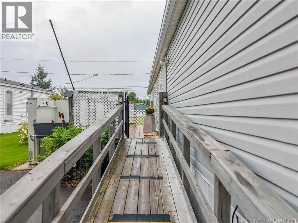 8 Wood Avenue