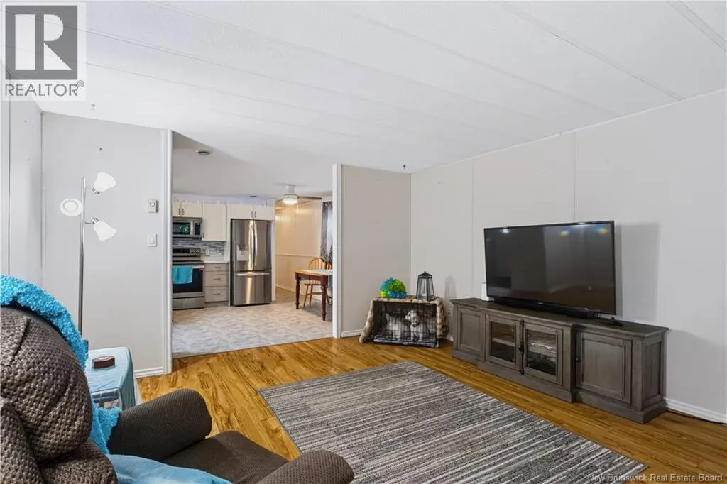 8 Wood Avenue