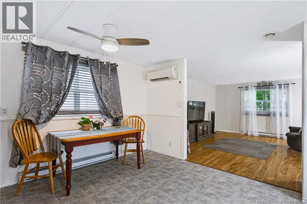 8 Wood Avenue