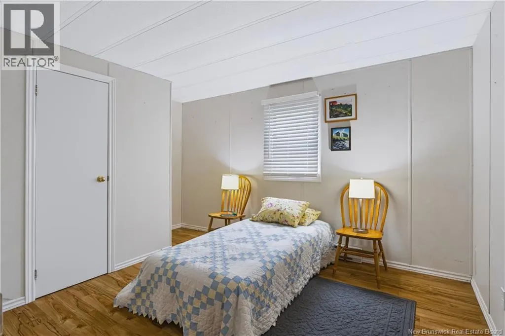 8 Wood Avenue