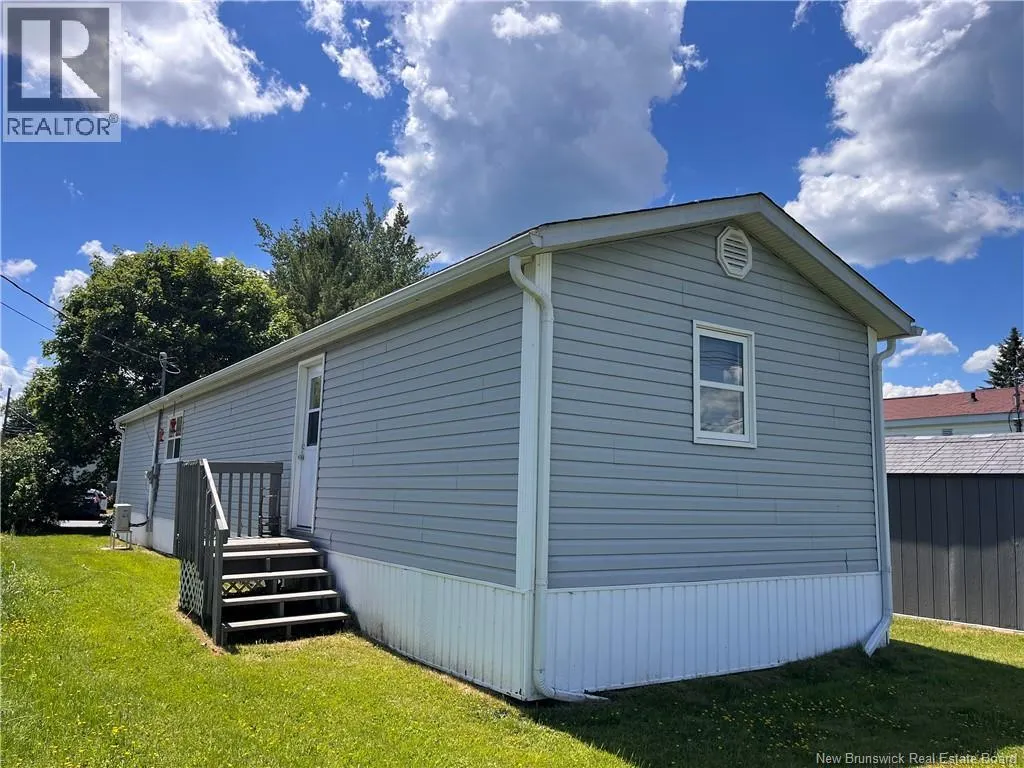 8 Wood Avenue