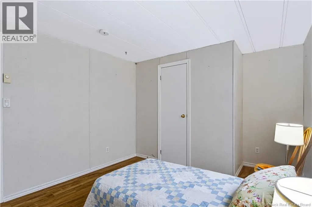 8 Wood Avenue