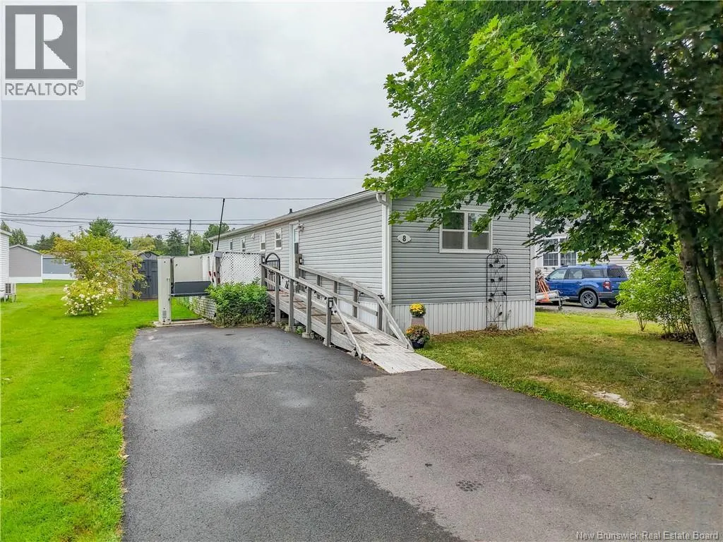 8 Wood Avenue