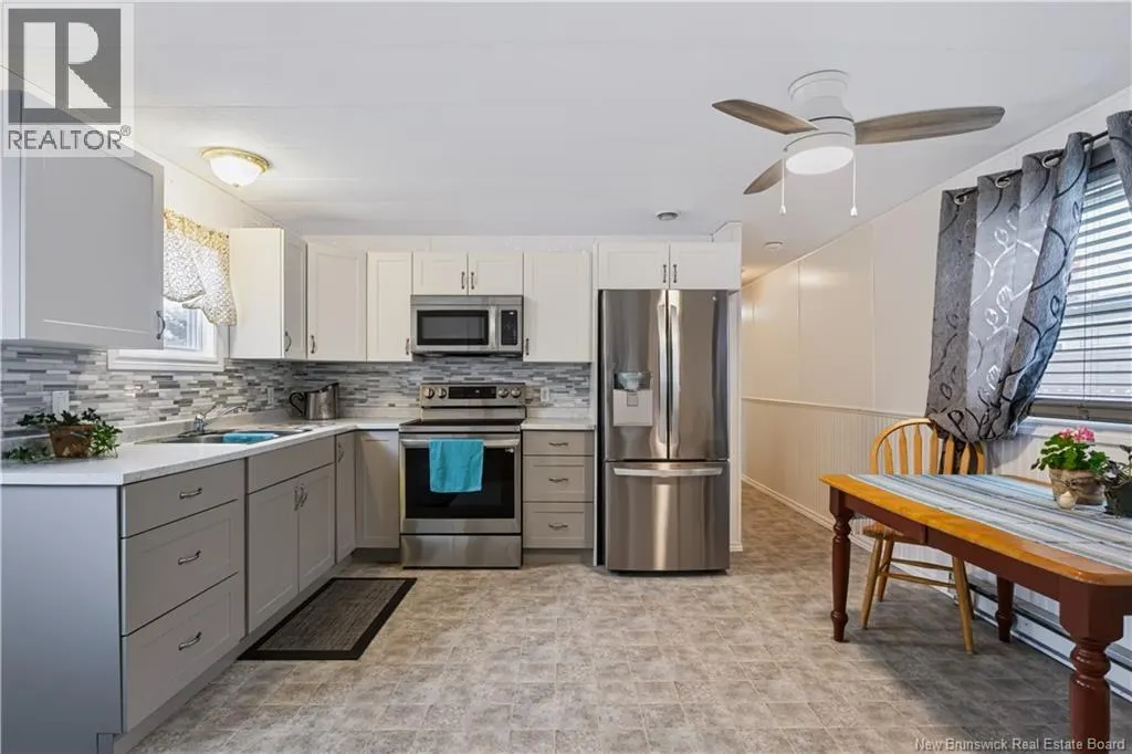 8 Wood Avenue