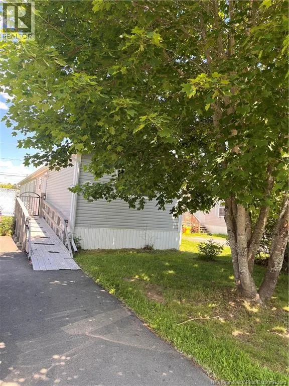8 Wood Avenue