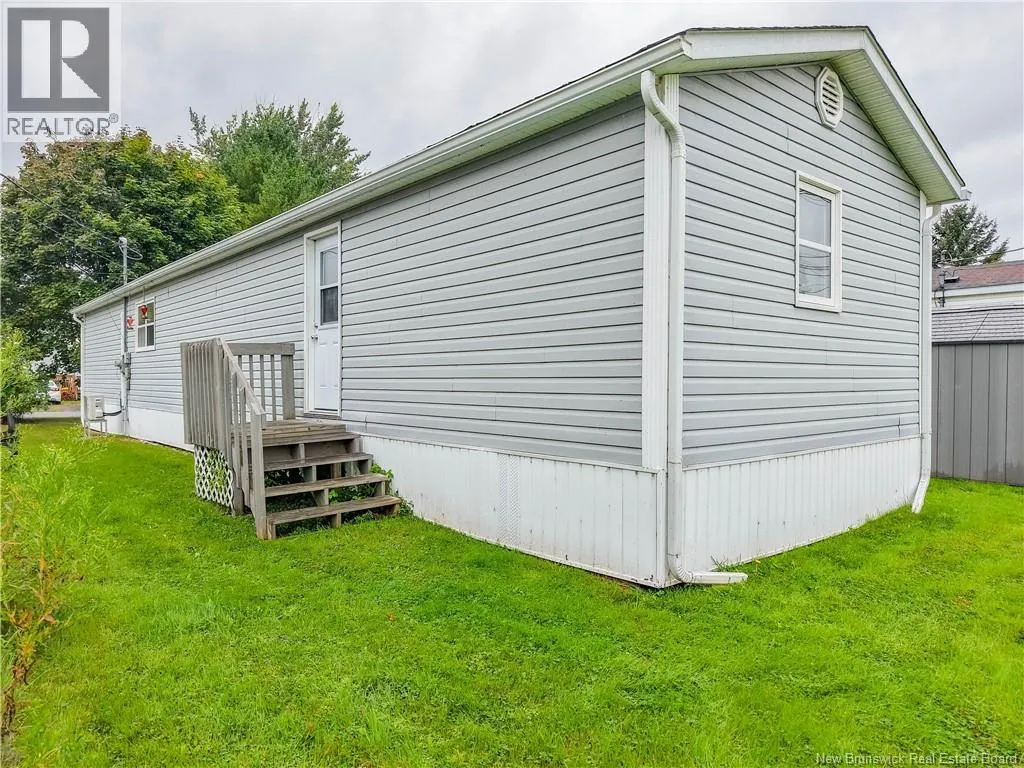 8 Wood Avenue