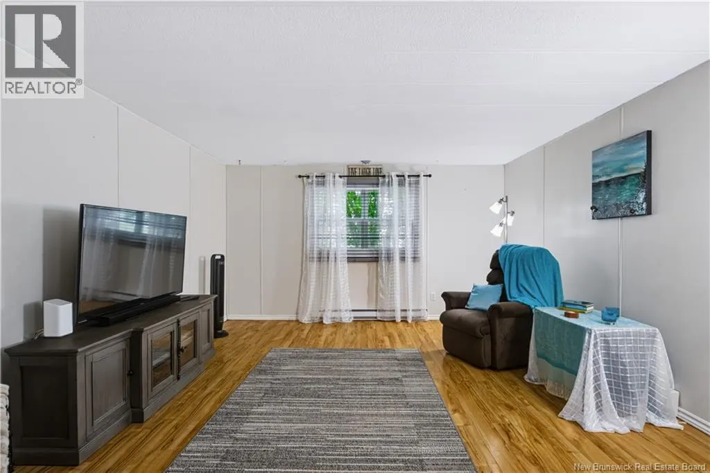 8 Wood Avenue