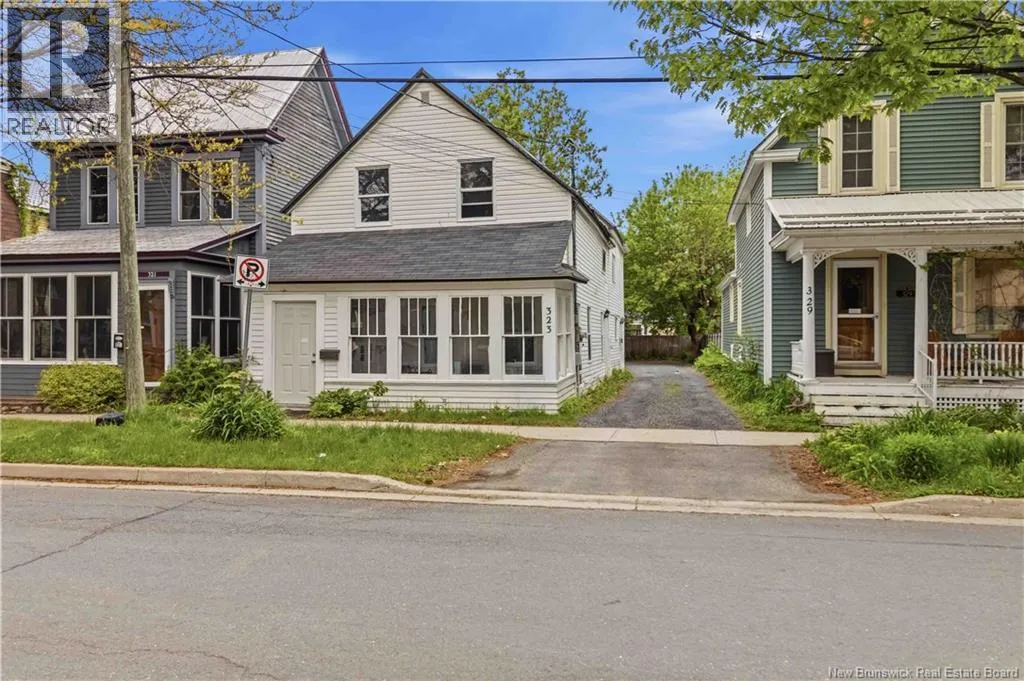 323 Saunders Street