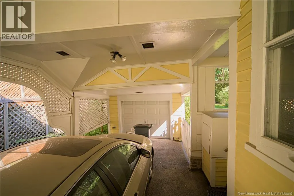 320 University Avenue