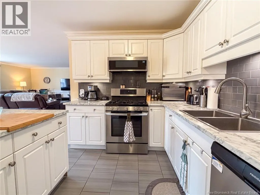 44 Brown Boulevard Unit# 2F