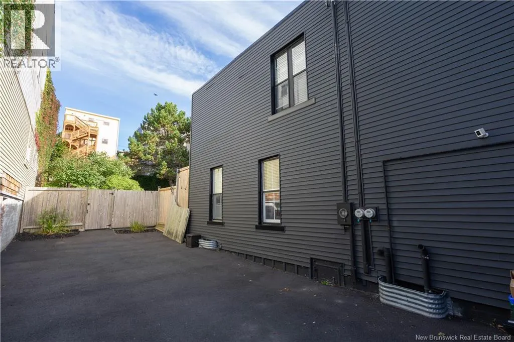 77 Mecklenburg Street